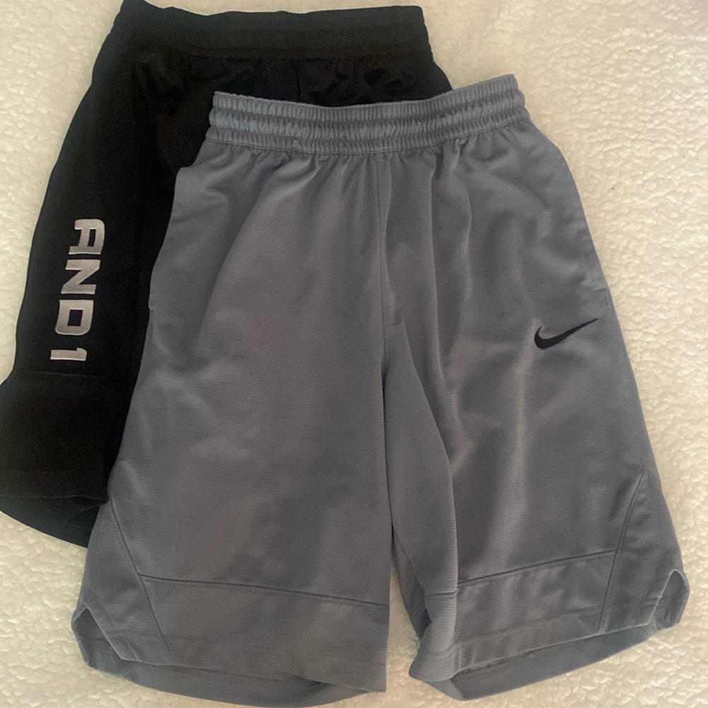 2 pairs men’s gym shorts -S